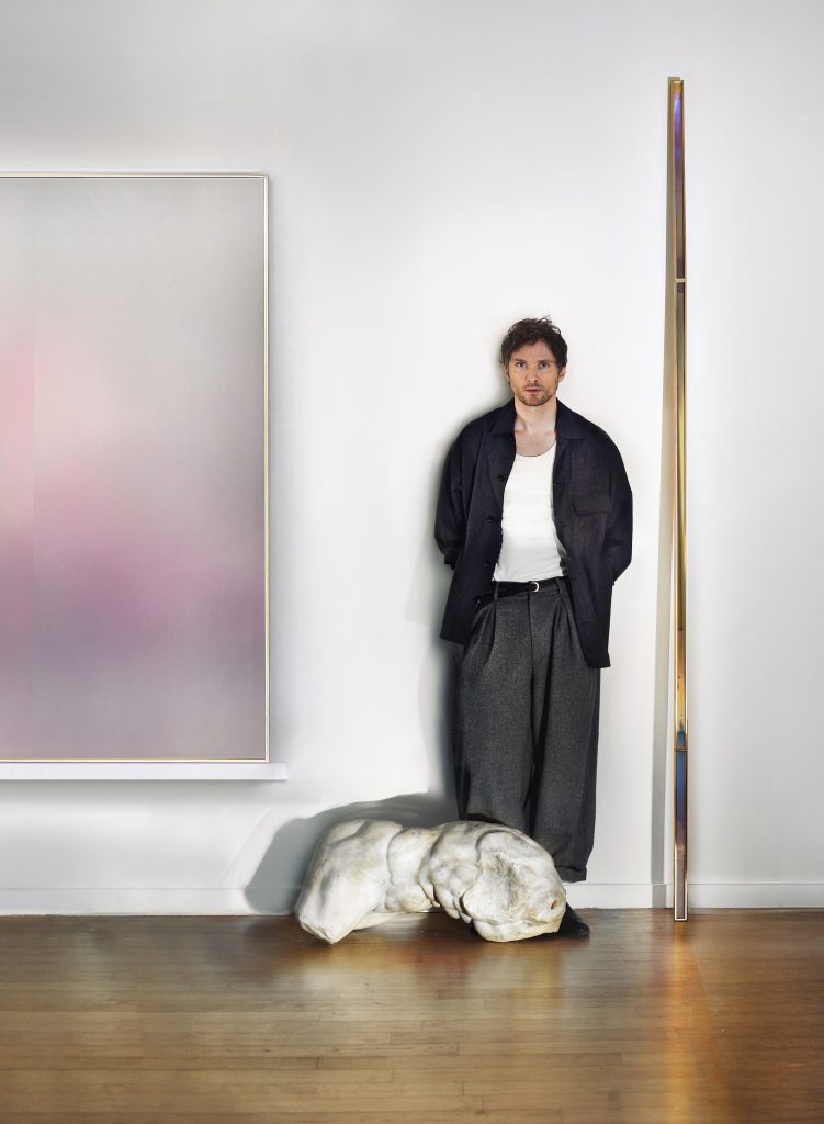 Thomas Devaux, Rayon 22.2, Totem 31 & Reflection 3. Portait à l’atelier, février 2026, Paris. Courtesy Galerie Bacqueville